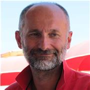 Laureato in Fisica con esperienza nell'Industria Aerospaziale e nella didattica professionale impartisce lezioni di matematica